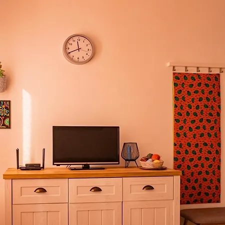 Cozy 1-bedroom 5 Min From The