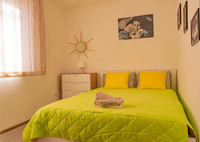 Cozy 1-bedroom 5 Min From The Lejlighed Varna