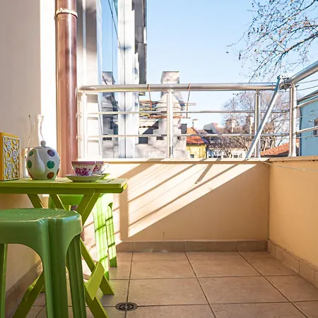 Cozy 1-bedroom 5 Min From The شقة