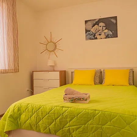 Cozy 1-bedroom 5 Min From The Lejlighed Varna
